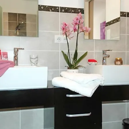別荘 Maison Avec Piscine Privee A